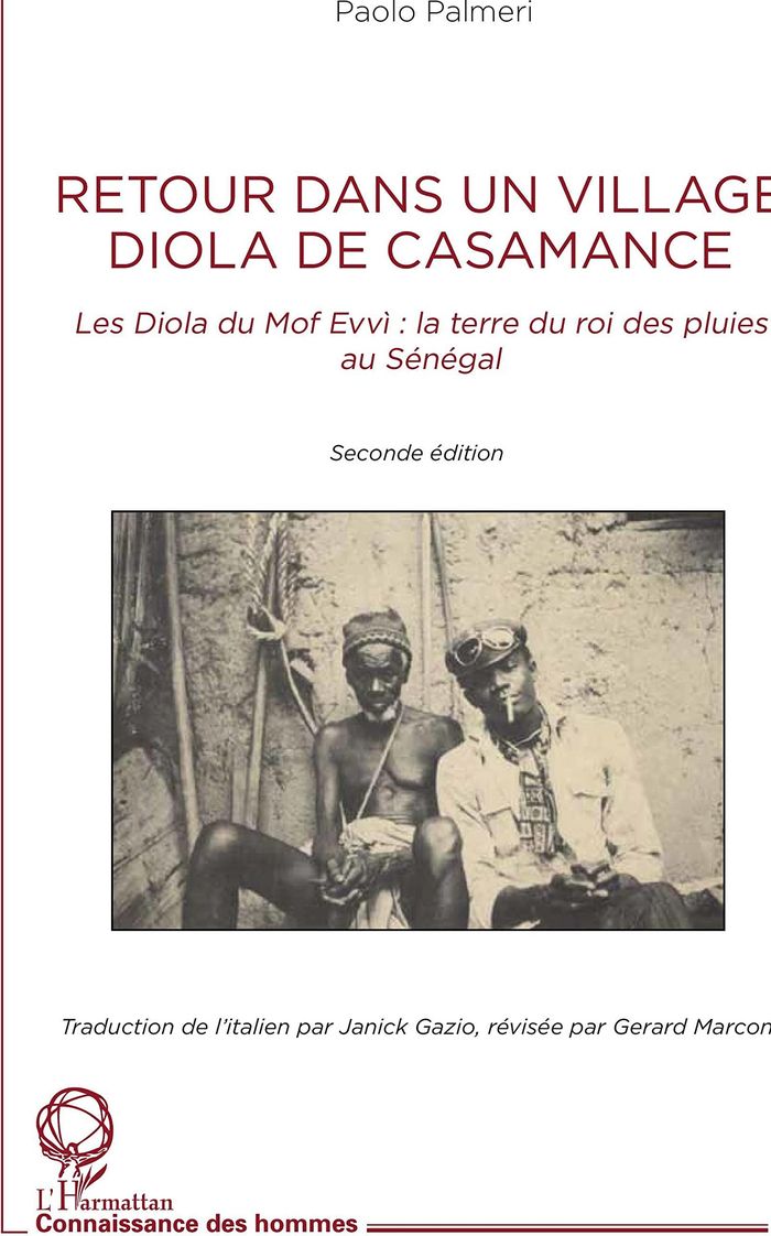 Couverture du livre « RETOUR DANS UN VILLAGE DIOLA DE CASAMANCE - LES DIOLA DU MOF EVVI: LA TERRE DU ROI DES PLUIES AU SEN », librairie Les Contes Infusés à Corte