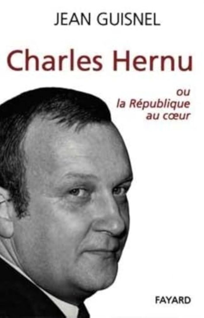 Couverture du livre « CHARLES HERNU - OU LA REPUBLIQUE AU COEUR » de Jean Guisnel, librairie Les Contes Infusés à Corte