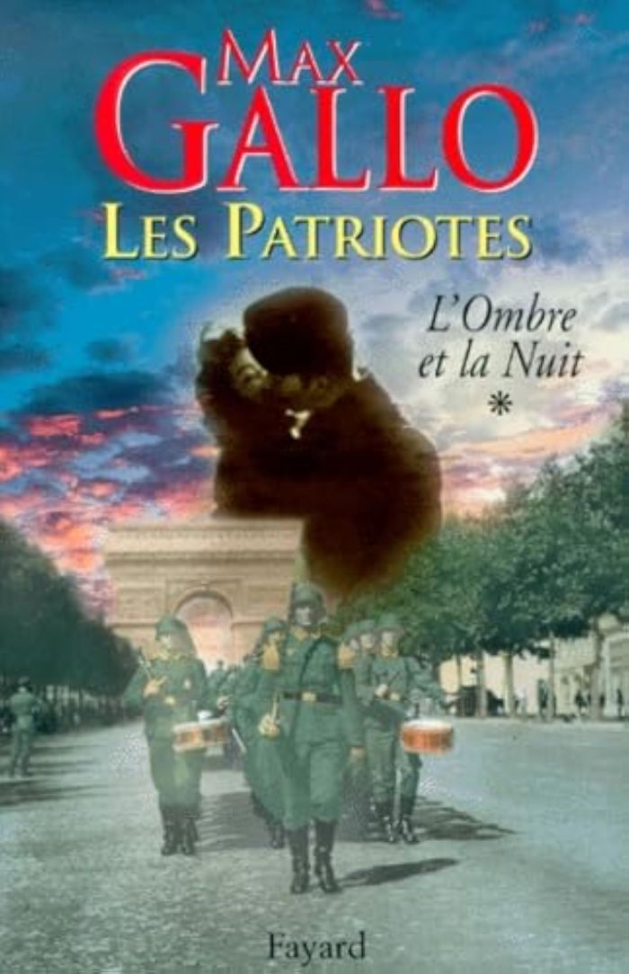 Couverture du livre « LES PATRIOTES, TOME 1 - L'OMBRE ET LA NUIT » de Max Gallo, librairie Les Contes Infusés à Corte