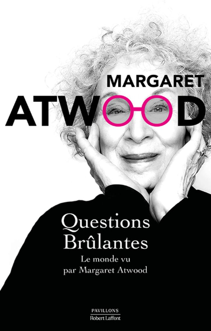 Couverture du livre « Questions brûlantes : essais et textes de circonstance, 2004-2021 », librairie Les Contes Infusés à Corte