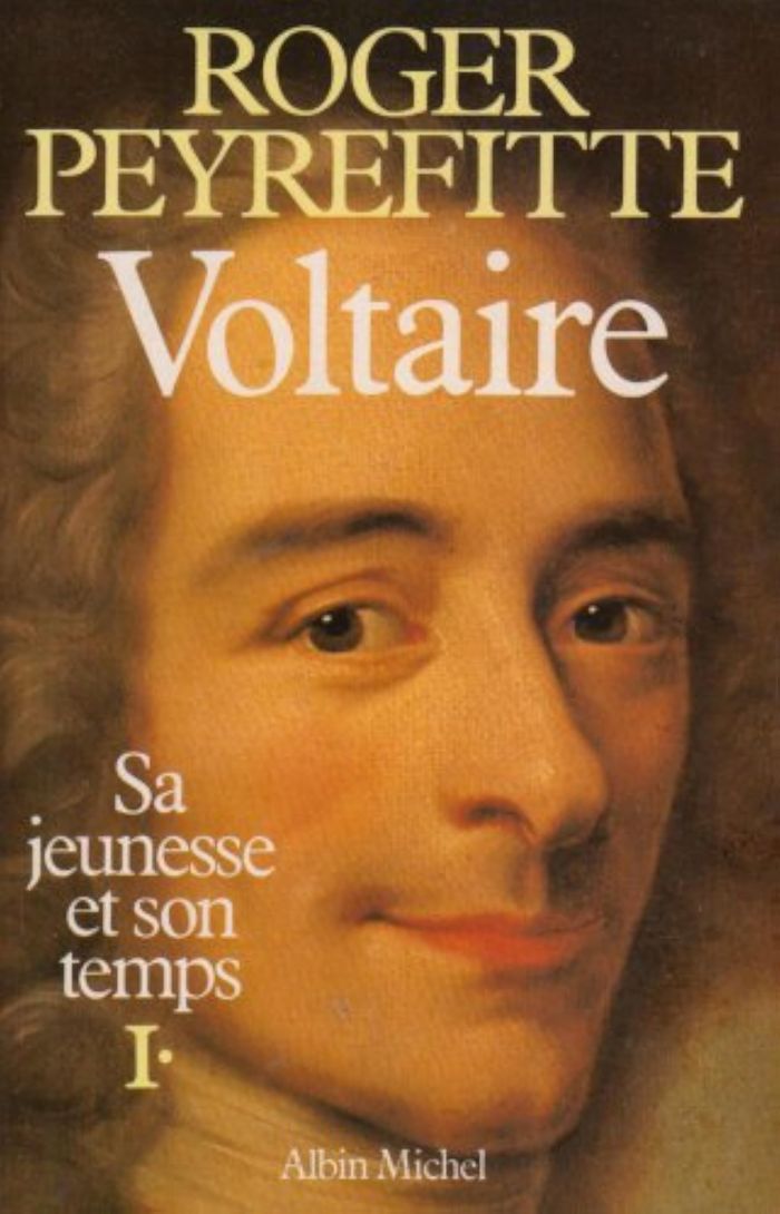 Couverture du livre « VOLTAIRE, SA JEUNESSE ET SON TEMPS - TOME 1 » de Roger Peyrefitte, librairie Les Contes Infusés à Corte