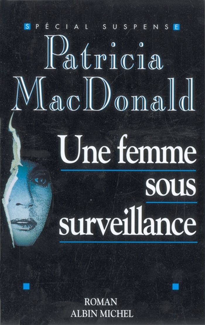 Couverture du livre « UNE FEMME SOUS SURVEILLANCE » de Mac Donald Patricia, librairie Les Contes Infusés à Corte