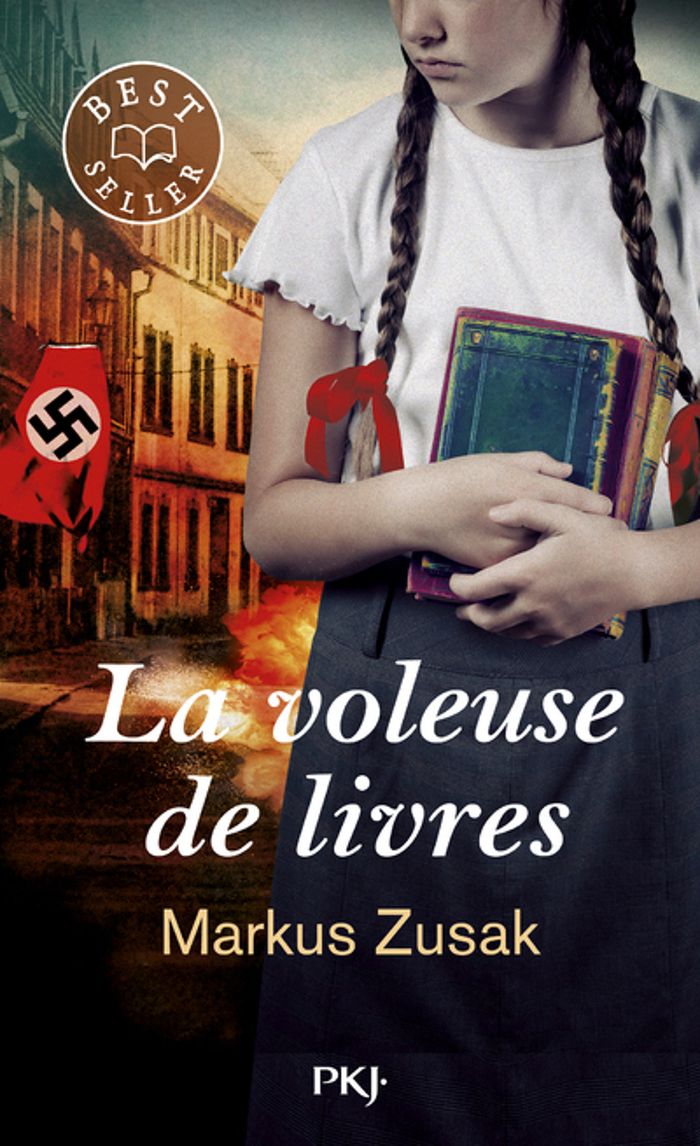 Couverture du livre « LA VOLEUSE DE LIVRES » de Markus Zusak, librairie Les Contes Infusés à Corte