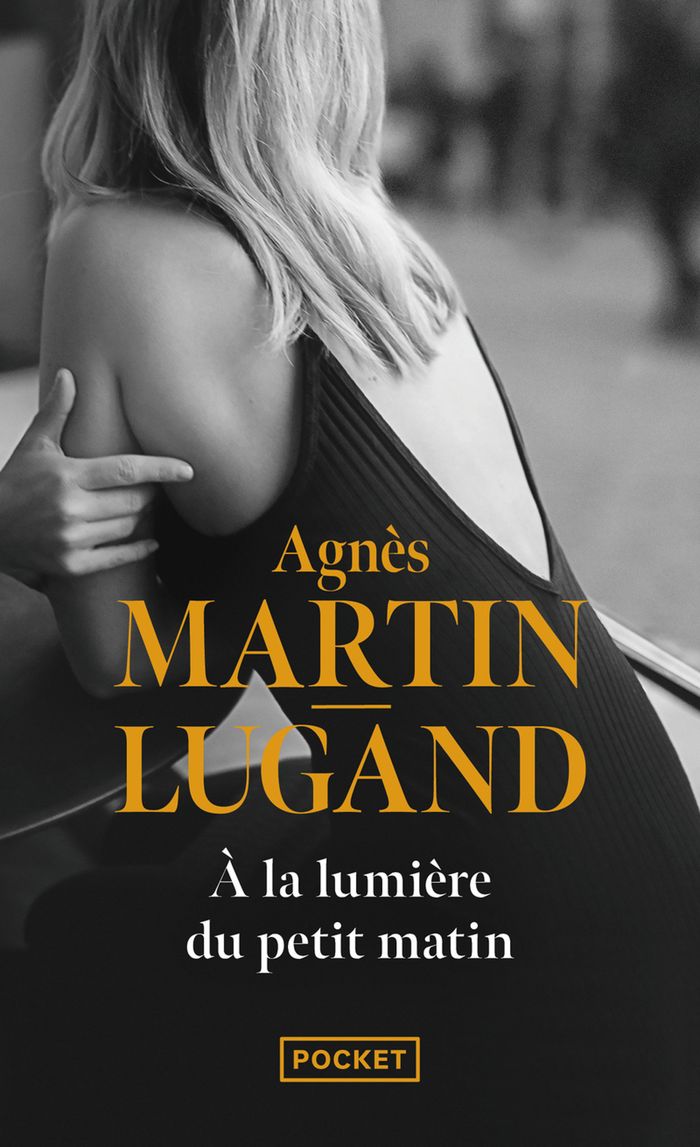 Couverture du livre « À la lumière du petit matin » de Agnès Martin-Lugand, librairie Les Contes Infusés à Corte