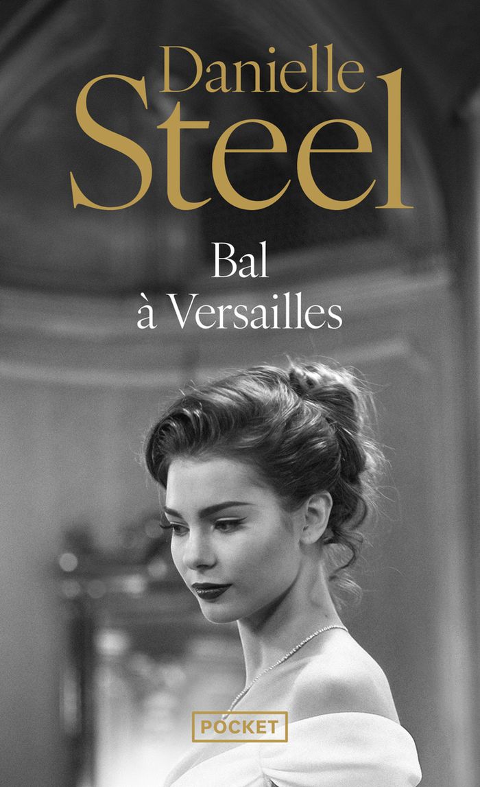 Couverture du livre « BAL A VERSAILLES » de Danielle Steel, librairie Les Contes Infusés à Corte