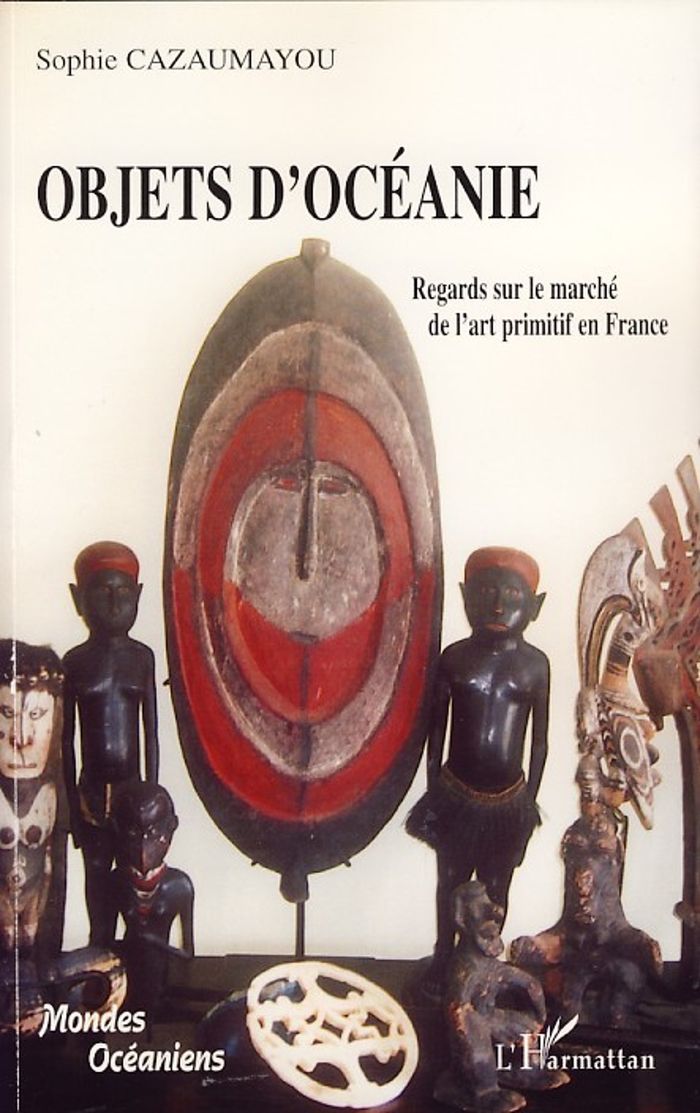 Couverture du livre « OBJETS D'OCEANIE - REGARDS SUR LE MARCHE DE L'ART PRIMITIF EN FRANCE » de Sophie Cazaumayou, librairie Les Contes Infusés à Corte