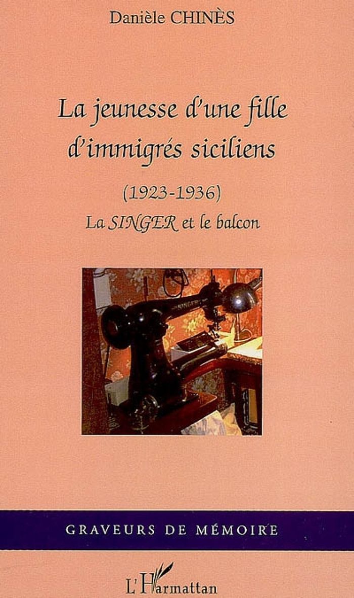 Couverture du livre « LA JEUNESSE D'UNE FILLE D'IMMIGRES SICILIENS - (1923-1936) - LA SINGER ET LE BALCON » de Daniele Chines, librairie Les Contes Infusés à Corte