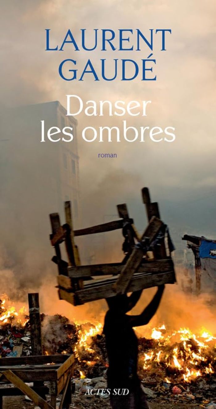 Couverture du livre « Danser les ombres », librairie Les Contes Infusés à Corte