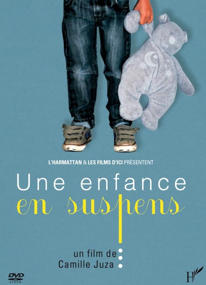 Couverture du livre « UNE ENFANCE EN SUSPENS » de Xxx, librairie Les Contes Infusés à Corte