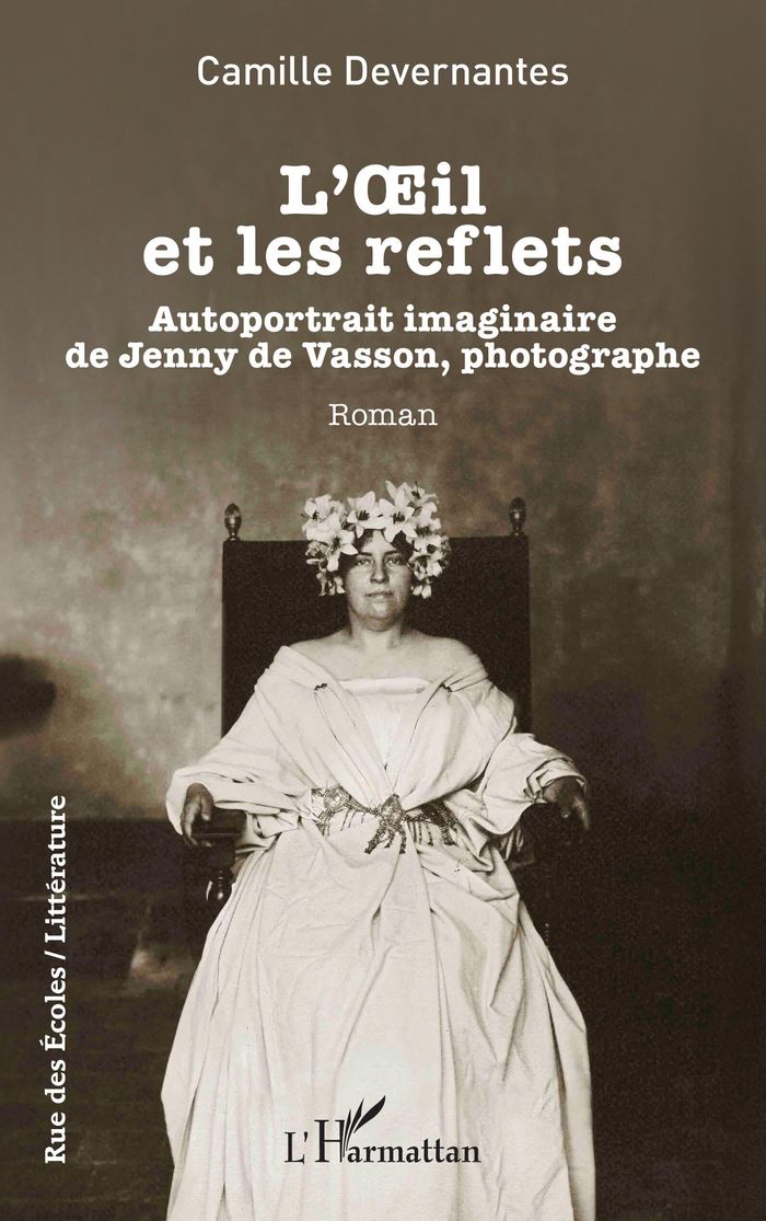 Couverture du livre « L'oeil et les reflets : autoportrait imaginaire de Jenny de Vasson, photographe » de Camille Devernantes, librairie Les Contes Infusés à Corte