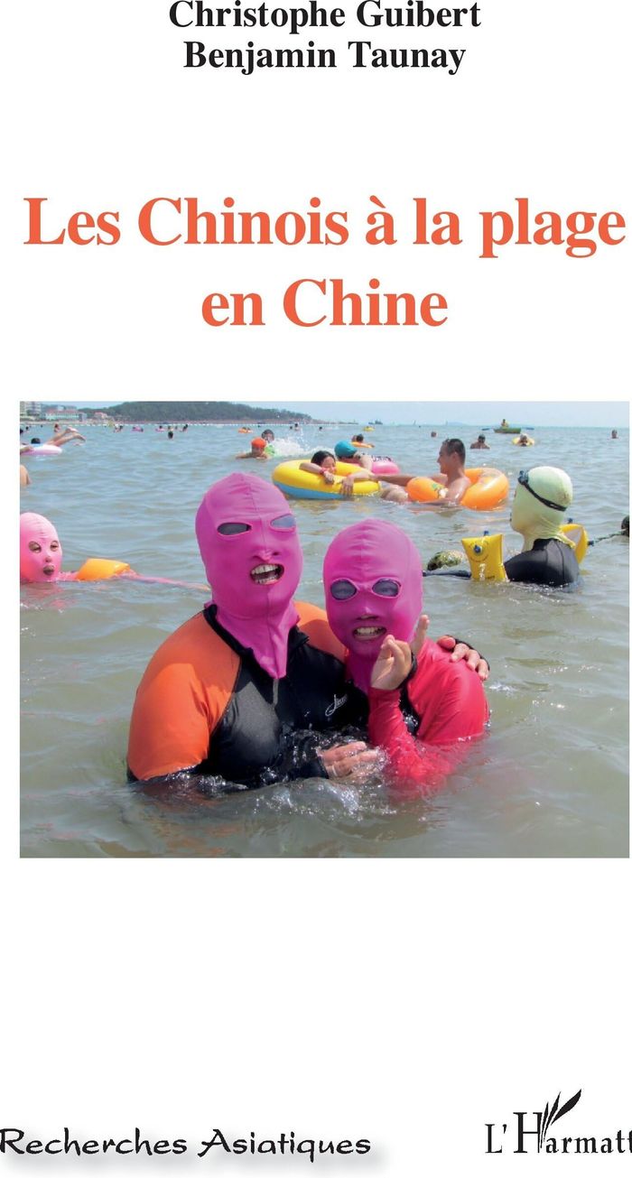 Couverture du livre « LES CHINOIS A LA PLAGE EN CHINE » de Guibert/taunay, librairie Les Contes Infusés à Corte