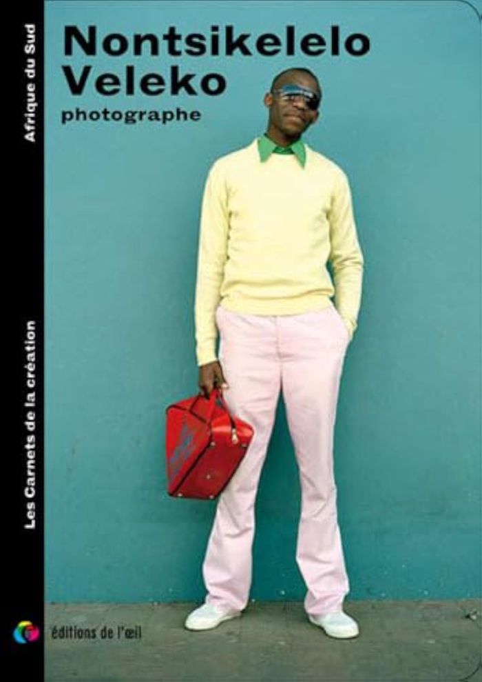 Couverture du livre « NONTSIKELELO VELEKO PHOTOGRAPHE (LES CARNETS DE LA CREATION) » de Nontsikelelo Veleko, librairie Les Contes Infusés à Corte