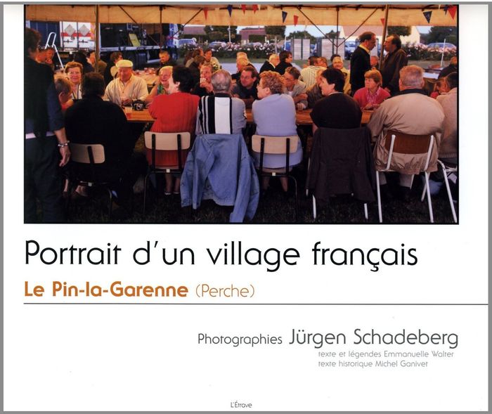 Couverture du livre « PORTRAIT D'UN VILLAGE FRANCAIS LE PIN-LA-GARENNE (PERCHE) », librairie Les Contes Infusés à Corte