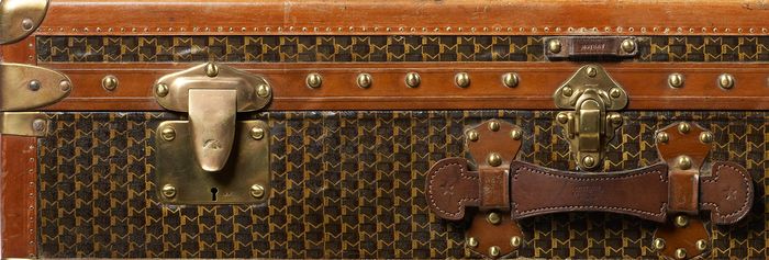 Couverture du livre « MOYNAT : LA REUSSITE D'UNE AUDACIEUSE » de Xxx, librairie Les Contes Infusés à Corte