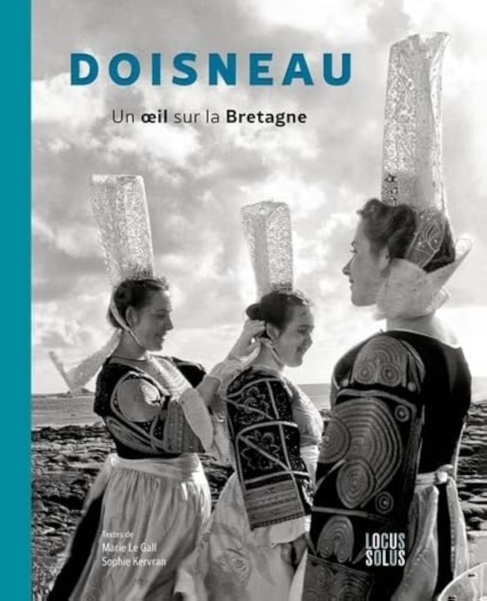 Couverture du livre « DOISNEAU - UN OEIL SUR LA BRETAGNE », librairie Les Contes Infusés à Corte
