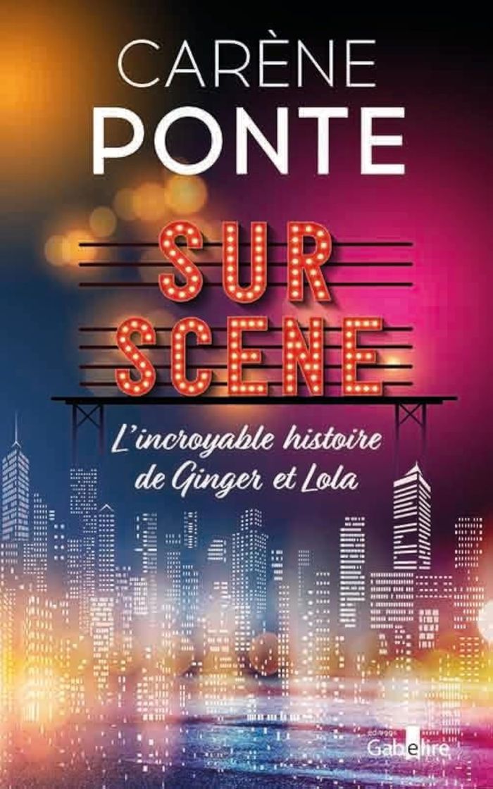 Couverture du livre « Sur scène » de Carène Ponte, librairie Les Contes Infusés à Corte