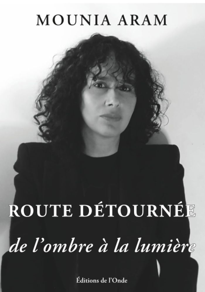 Couverture du livre « Route détournée : de l'ombre à la lumière » de Mounia Aram, librairie Les Contes Infusés à Corte