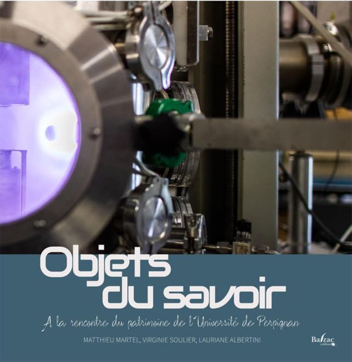 Couverture du livre « OBJETS DU SAVOIR - A LA RENCONTRE DU PATRIMOINE DE L'UNIVERSITE DE PERPIGNAN » de Martel/soulier, librairie Les Contes Infusés à Corte