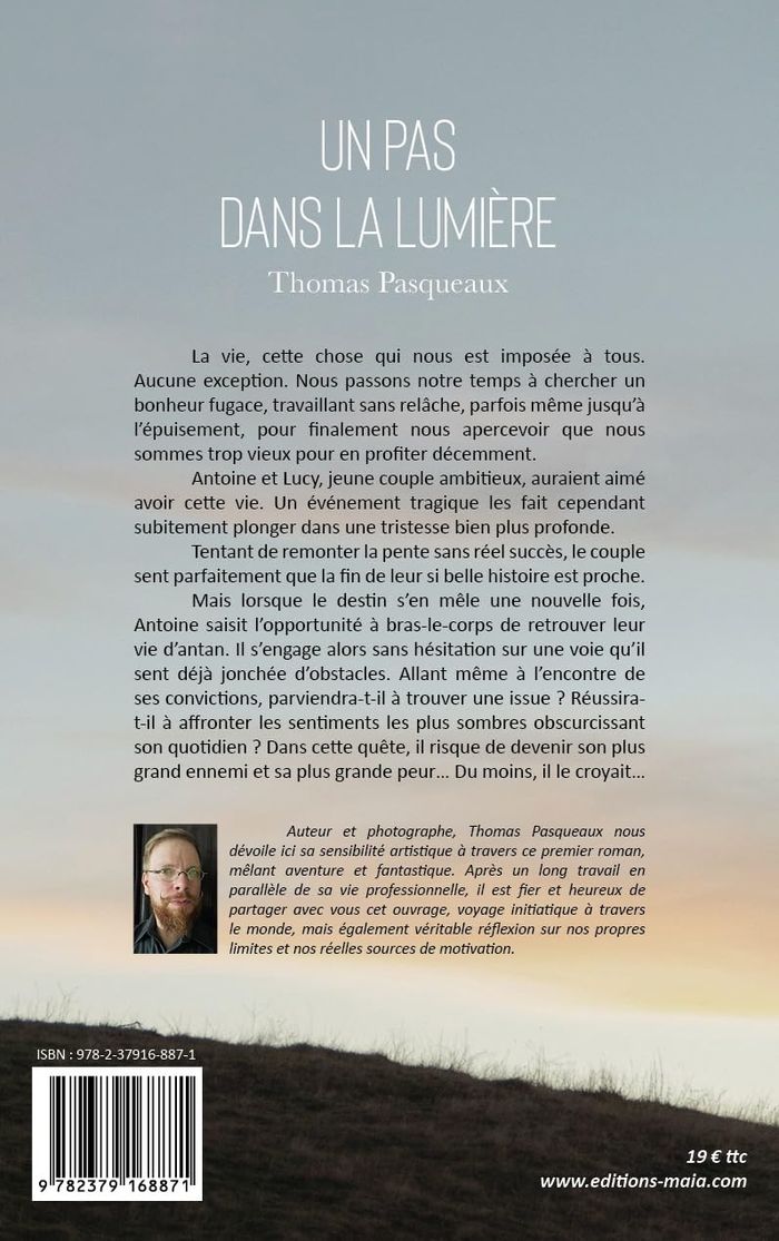 Couverture du livre « UN PAS DANS LA LUMIERE » de Thomas Pasqueaux, librairie Les Contes Infusés à Corte