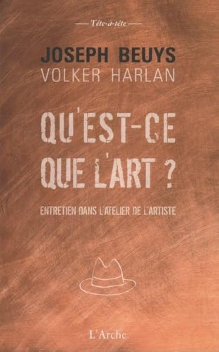 Couverture du livre « Qu'est-ce que l'art ? : entretien dans l'atelier de l'artiste » de Joseph Beuys, librairie Les Contes Infusés à Corte