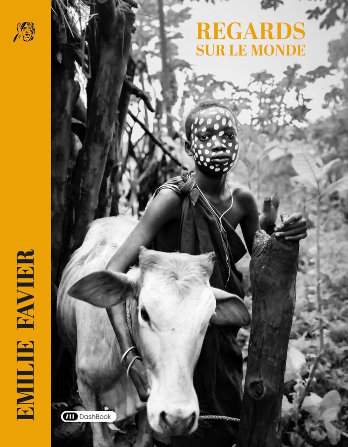 Couverture du livre « REGARDS SUR LE MONDE » de Emilie Favier, librairie Les Contes Infusés à Corte