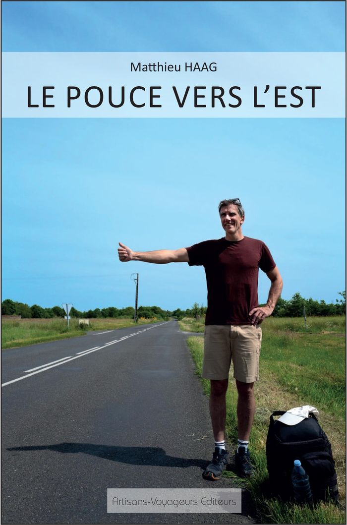 Couverture du livre « Le pouce vers l'Est », librairie Les Contes Infusés à Corte