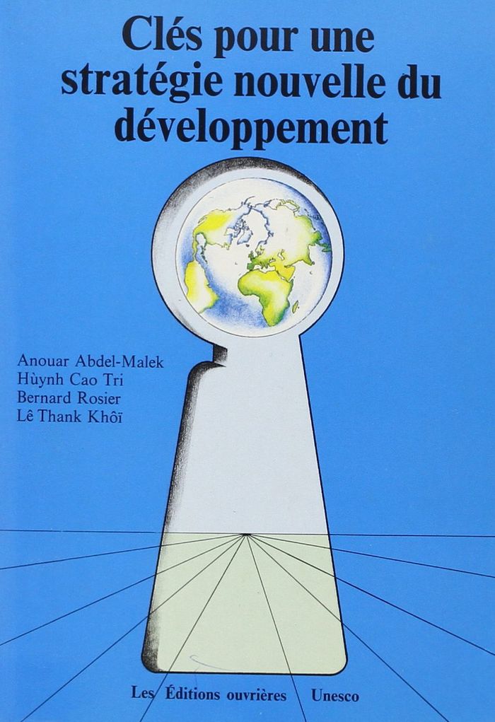 Couverture du livre « CLE POUR UNE STRATEGIE NOUVELLE DU DEVELOPPEMENT » de Collectif, librairie Les Contes Infusés à Corte