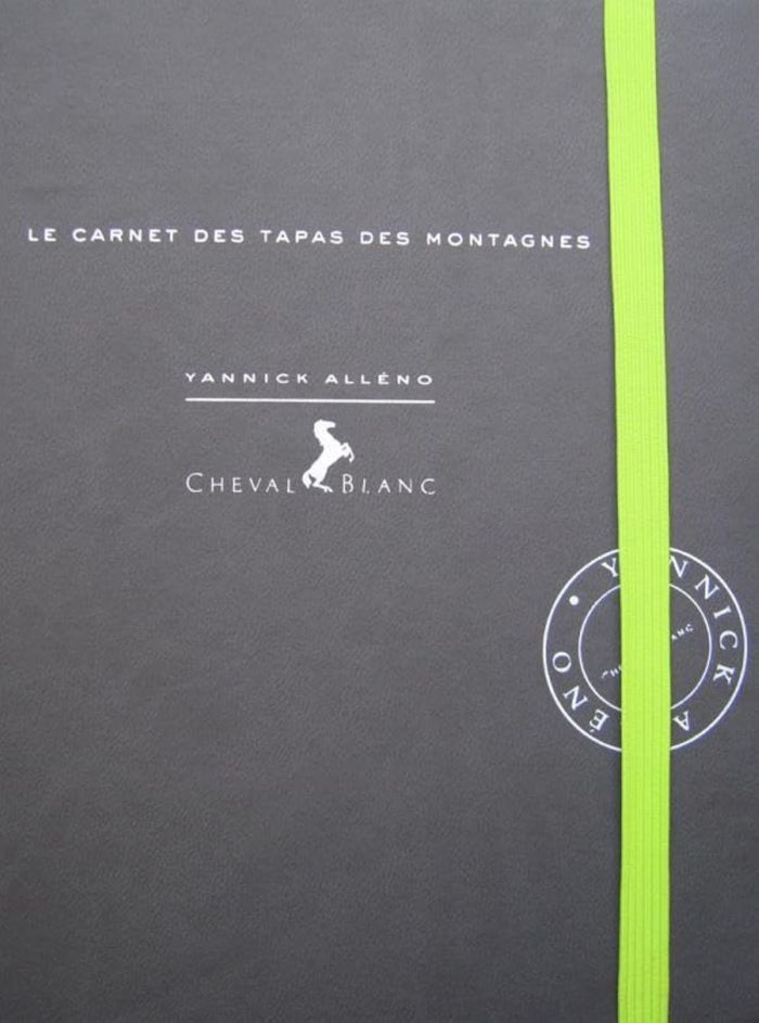 Couverture du livre « LE CARNET DES TAPAS DES MONTAGNES » de Yannick Alleno, librairie Les Contes Infusés à Corte