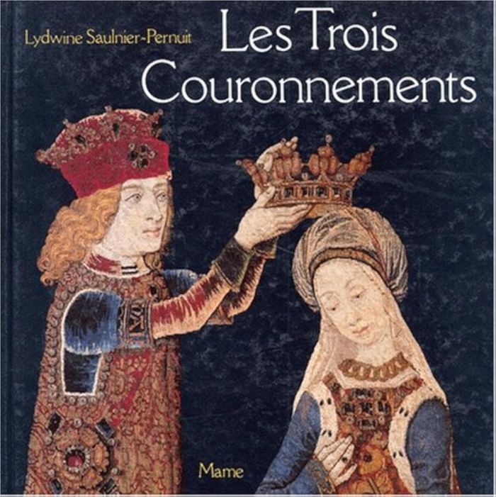 Couverture du livre « LES TROIS COURONNEMENTS » de L. Saulnier-Pernuit, librairie Les Contes Infusés à Corte