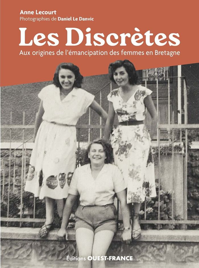 Couverture du livre « Les discrètes : aux origines de l'émancipation des femmes en Bretagne » de Anne Lecourt, librairie Les Contes Infusés à Corte