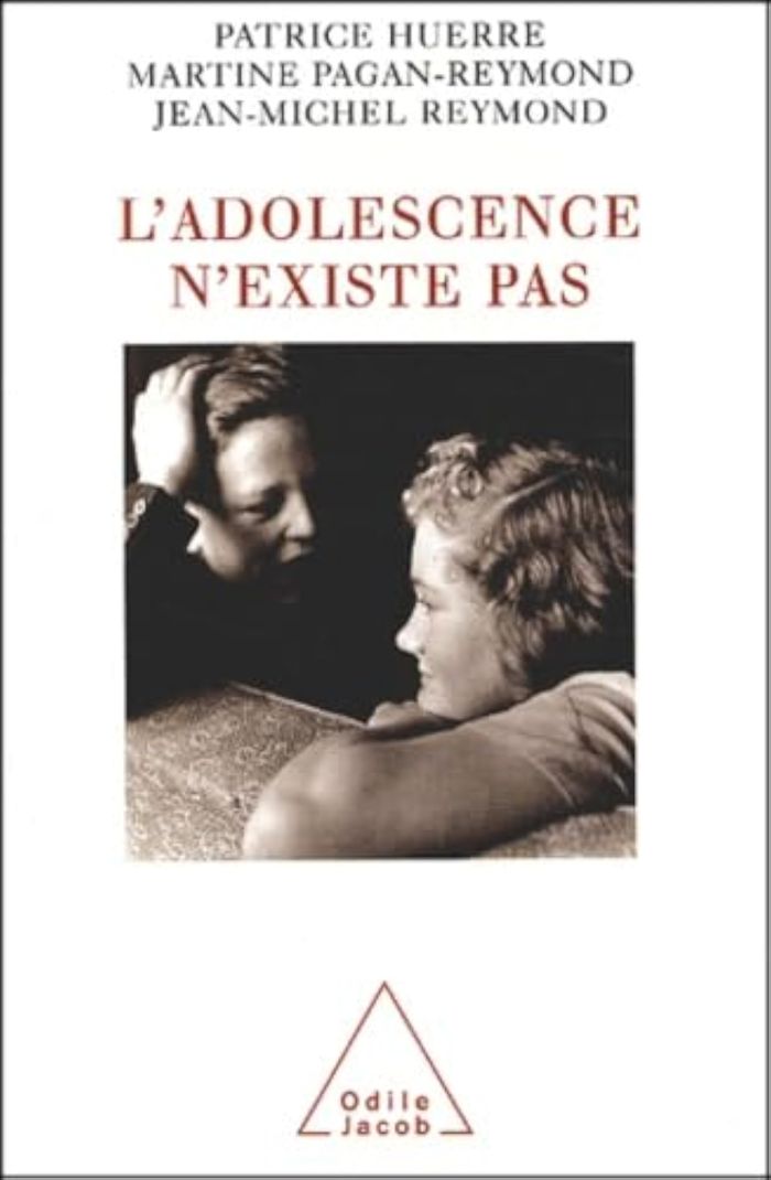 Couverture du livre « L'ADOLESCENCE N'EXISTE PAS », librairie Les Contes Infusés à Corte