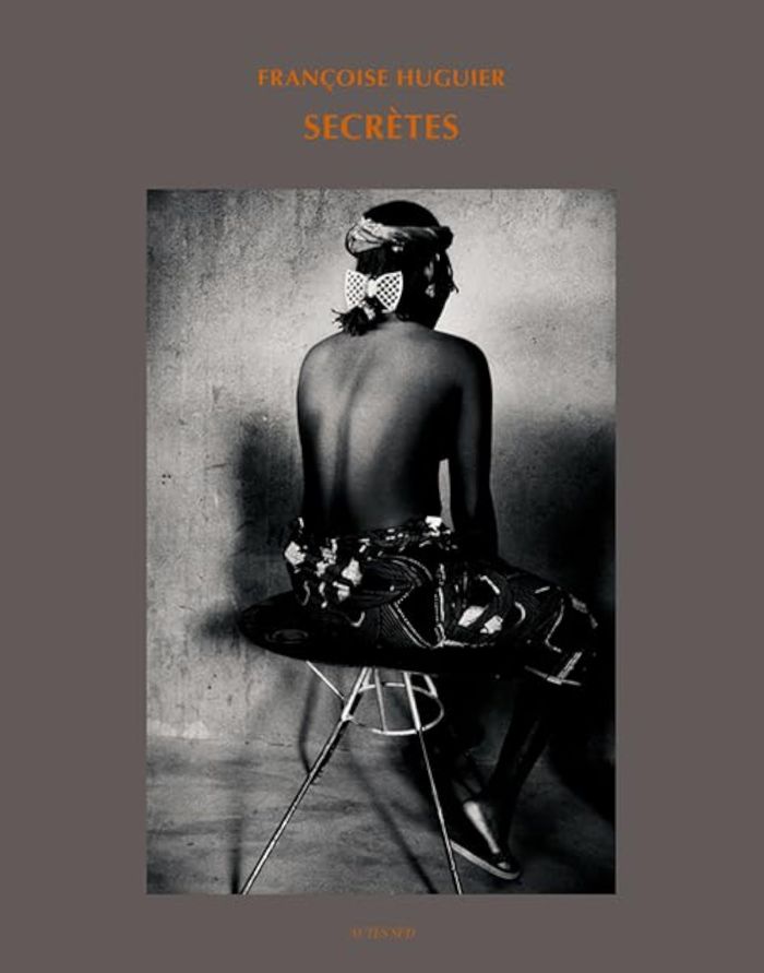 Couverture du livre « SECRETES », librairie Les Contes Infusés à Corte