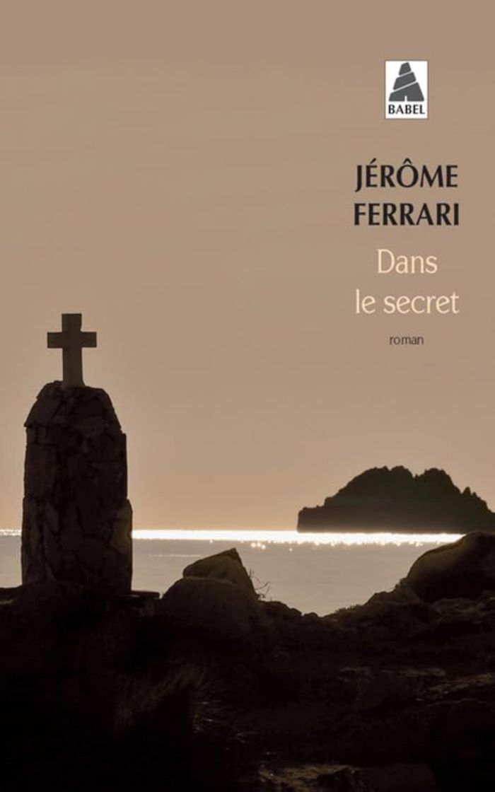 Couverture du livre « DANS LE SECRET », librairie Les Contes Infusés à Corte