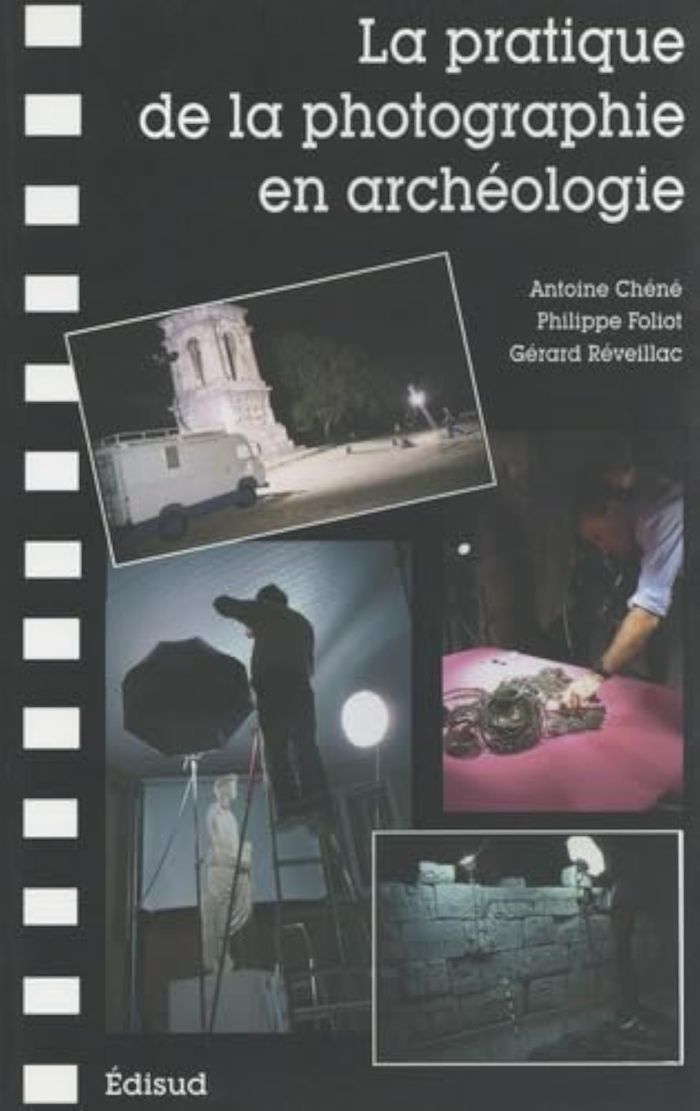 Couverture du livre « LA PRATIQUE DE LA PHOTOGRAPHIE EN ARCHEOLOGIE » de Chene/foliot, librairie Les Contes Infusés à Corte