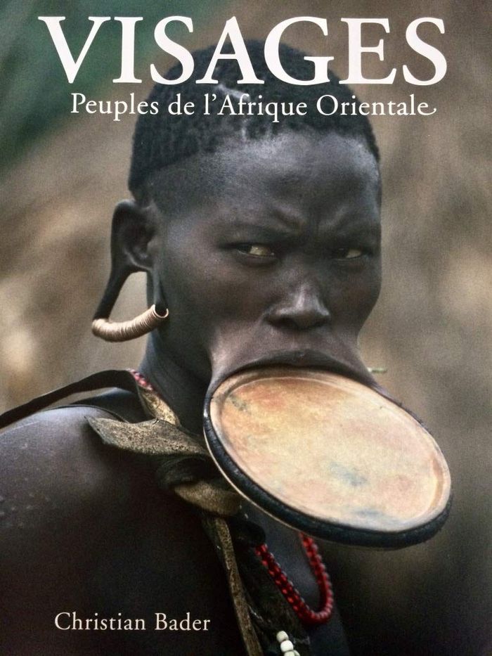 Couverture du livre « VISAGES, PEUPLES DE L'AFRIQUE » de Christian Bader, librairie Les Contes Infusés à Corte