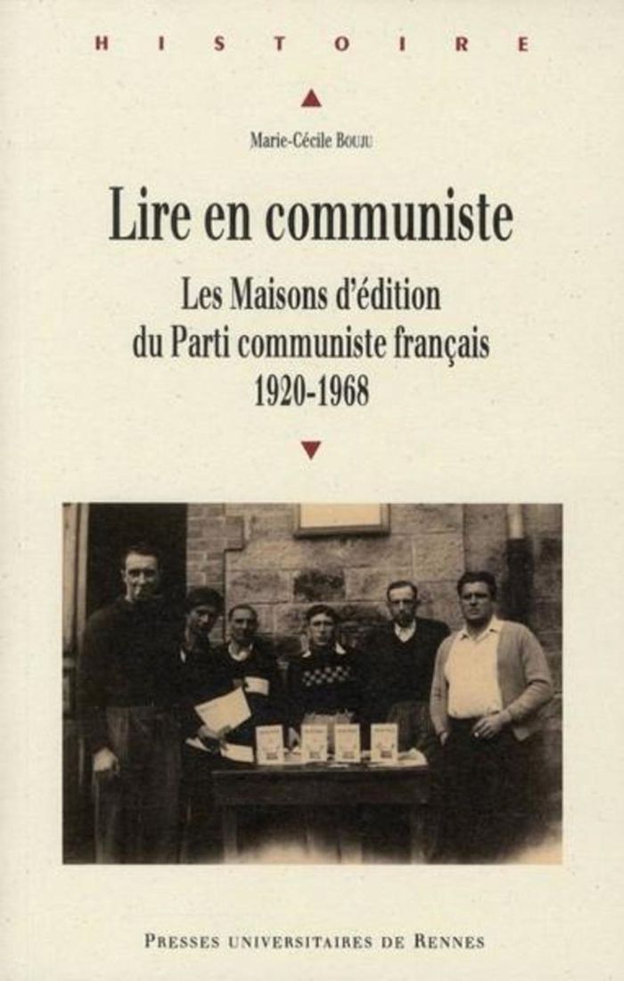 Couverture du livre « LIRE EN COMMUNISTE » de Pur, librairie Les Contes Infusés à Corte