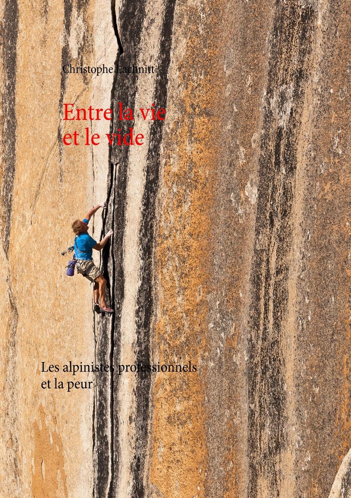 Couverture du livre « ENTRE LA VIE ET LE VIDE - LES ALPINISTES PROFESSIONNELS ET LA PEUR » de Christophe Lachnitt, librairie Les Contes Infusés à Corte