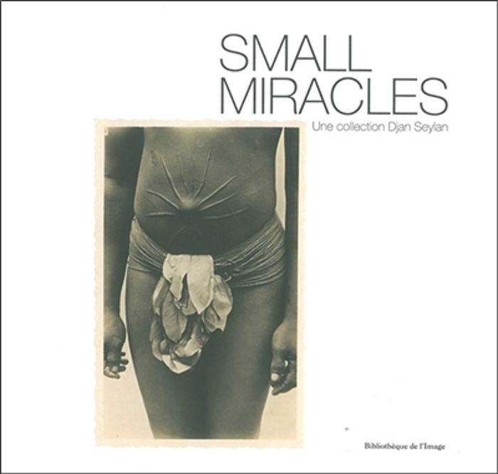 Couverture du livre « SMALL MIRACLES - CARTES POSTALES EXOTIQUES 1895-1920 - FRANCAIS-ANGLAIS », librairie Les Contes Infusés à Corte