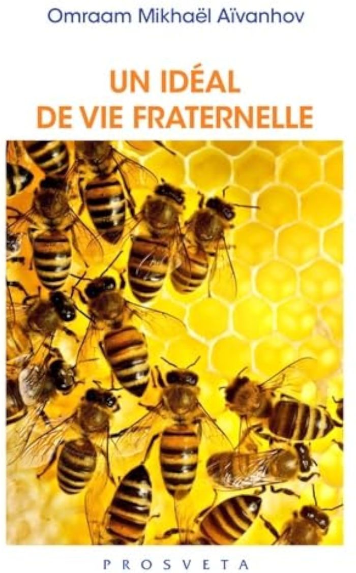 Couverture du livre « UN IDEAL DE VIE FRATERNELLE » de O. Aivanhov, librairie Les Contes Infusés à Corte