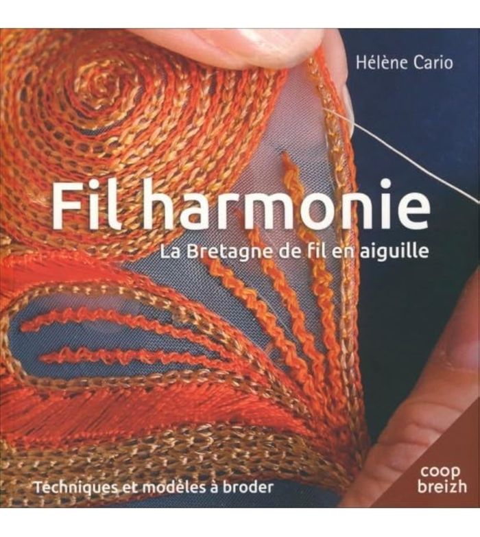 Couverture du livre « FIL HARMONIE - LA BRETAGNE DE FIL EN AIGUILLE » de Helene Cario, librairie Les Contes Infusés à Corte