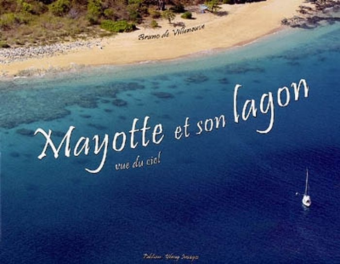 Couverture du livre « MAYOTTE VUE DU CIEL ET SON LAGON » de De Villeneuve Bruno, librairie Les Contes Infusés à Corte