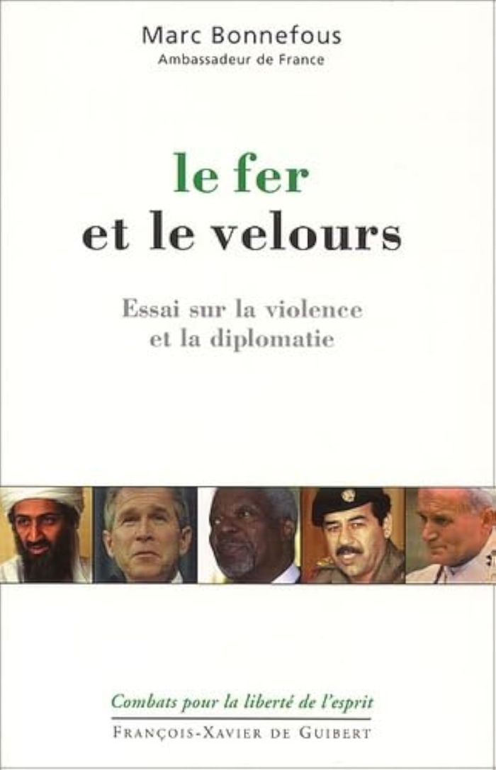 Couverture du livre « LE FER ET LE VELOURS - ESSAI SUR LA VIOLENCE ET LA DIPLOMATIE » de Marc Bonnefous, librairie Les Contes Infusés à Corte