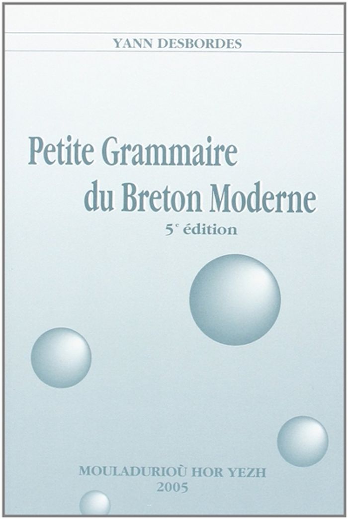Couverture du livre « PETITE GRAMMAIRE DU BRETON MODERNE » de Yann Desbordes, librairie Les Contes Infusés à Corte