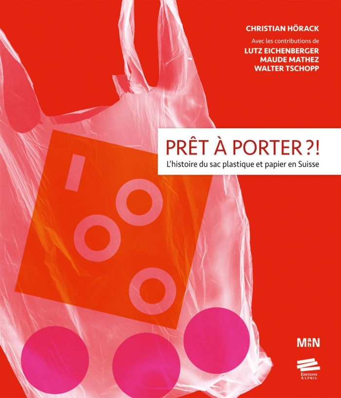Couverture du livre « PRET A PORTER ?! - L'HISTOIRE DU SAC PLASTIQUE ET PAPIER EN SUISSE », librairie Les Contes Infusés à Corte