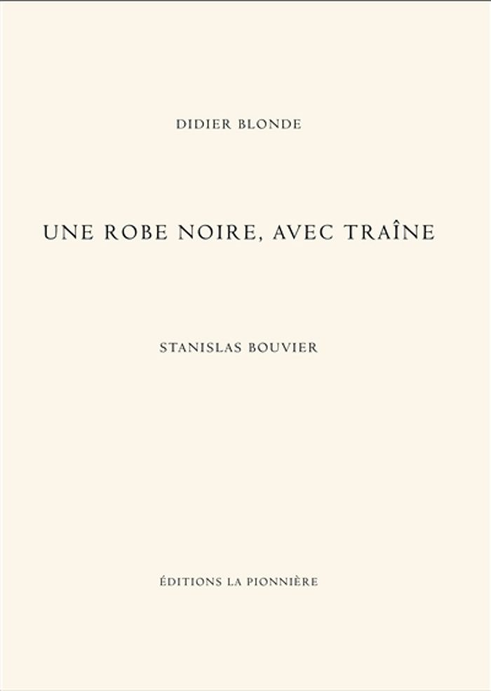 Couverture du livre « UNE ROBE NOIRE, AVEC TRAINE », librairie Les Contes Infusés à Corte