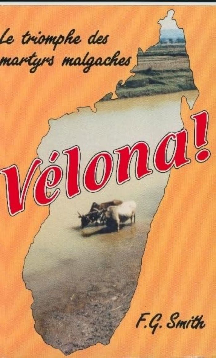 Couverture du livre « VELONA! - LE TRIOMPHE DES MARTYRS MALGACHES », librairie Les Contes Infusés à Corte