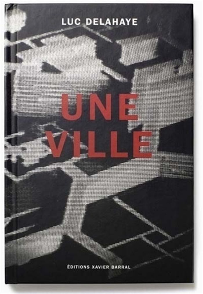 Couverture du livre « UNE VILLE », librairie Les Contes Infusés à Corte