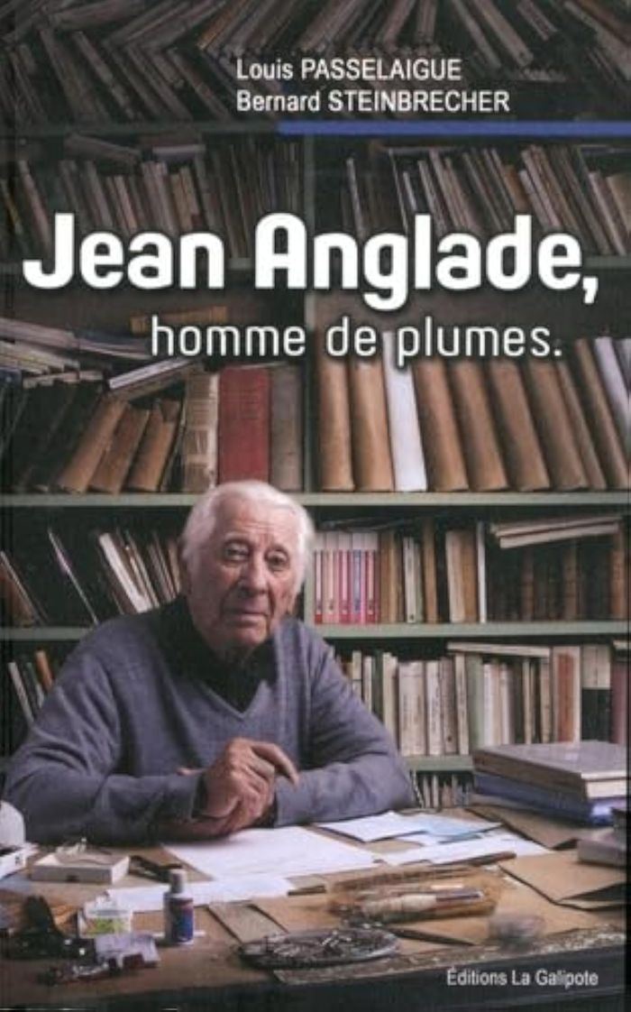 Couverture du livre « JEAN ANGLADE, HOMME DE PLUMES » de Passelaigue, Steinbre, librairie Les Contes Infusés à Corte