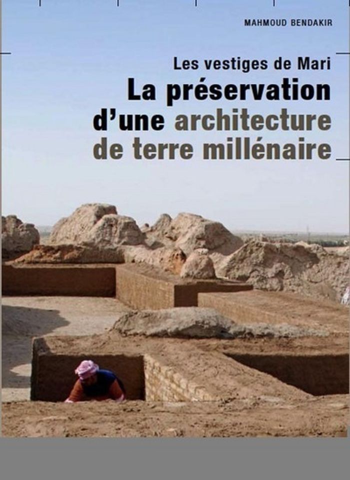 Couverture du livre « LES VESTIGES DE MARI, LA PRESERVATION D'UNE ARCHITECTURE DE TERRE MILLENAIRE » de Mahmoud Bendakir, librairie Les Contes Infusés à Corte