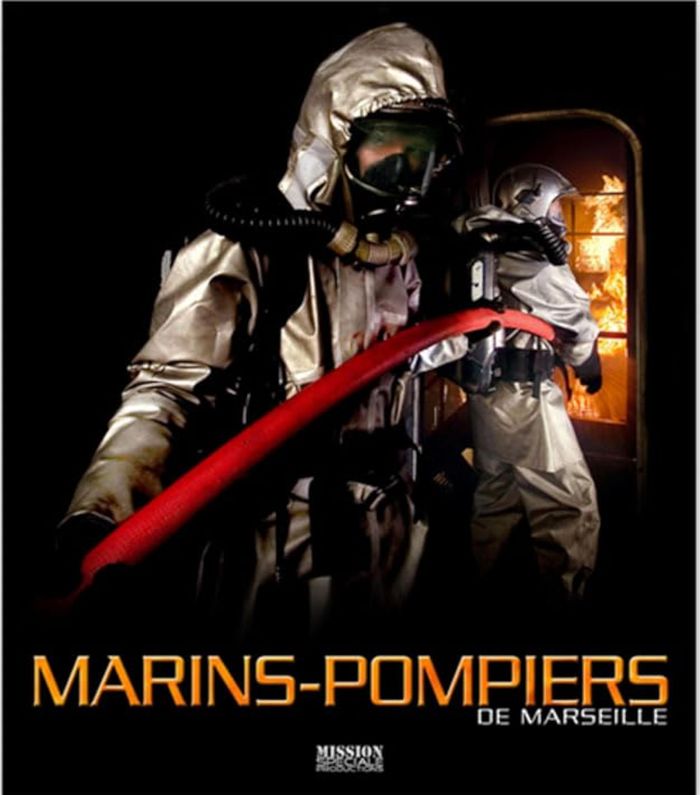 Couverture du livre « **MARINS POMPIERS DE MARSEILLE » de Collectif, librairie Les Contes Infusés à Corte